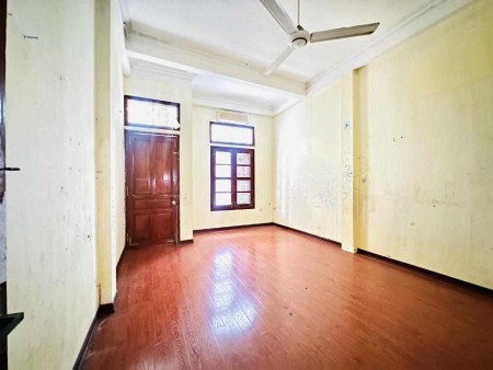 Bán nhà Hoàng Quốc Việt 4T/40M – Gần viện E - Giao thông thuận tiên - Không lo tắc đường
