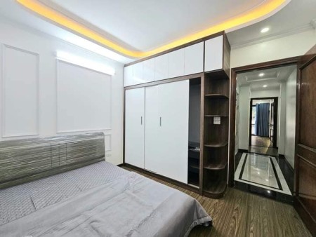 Bán Nhà Kinh Doanh Đường Hoàng Mai 44m, 6 tầng, mt 3.7m, giá 12.9 tỷ.