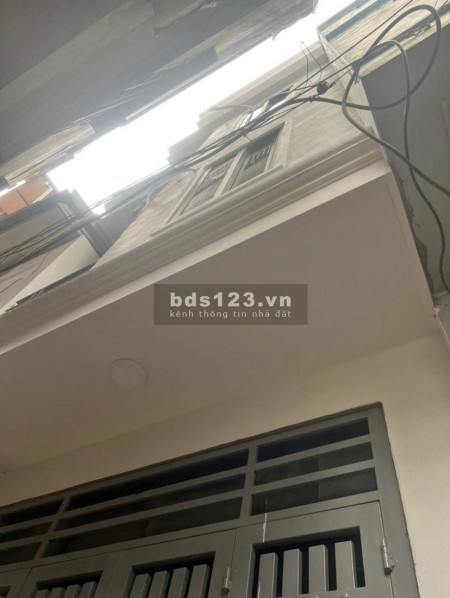 Bán nhà cầu giấy 6.5 tỷ 50m2 cực gần mặt phố