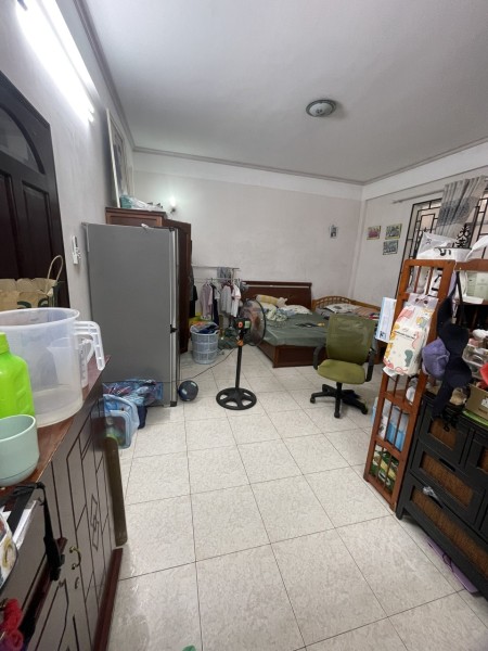 2 căn nhà 200m2, 1 trệt 3 lầu 9pn 12wc, mặt tiền đường lớn, gần bên chợ Thủ Đức