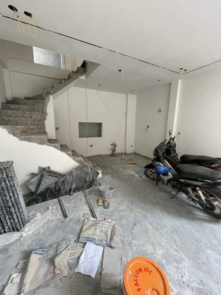 Bán 3 căn nhà tổng 15 tầng vị trí chân cầu Vĩnh Tuy, nhà đang hoàn thiện mặt tiền 4,7m