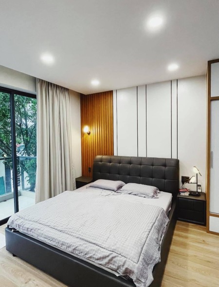 Chính chủ cần bán, nhà Lạc Long Quân, 5 tầng, Mt 4m, giá 5x.. tỷ.