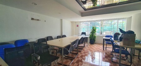 Văn phòng Chất lượng - 50m2 - Có sẵn bàn ghế, có ánh sáng mặt trời
