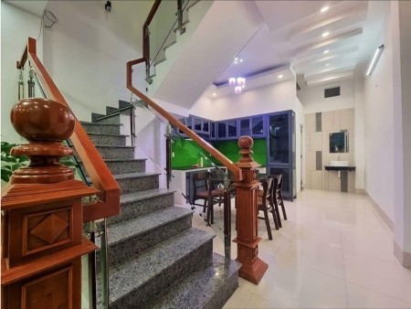 Kẹt tiền cần bán gấp nhà chợ Bình Chánh, diện tích 5x20, 2 lầu giá 790 triệu