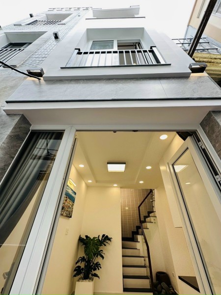 Cần gấp vốn bán nhà 33m2 giá chỉ 2ty225 ngay hẻm Chu Văn An, p12,Bình Thạnh thông ra Học Viện Cán Bộ