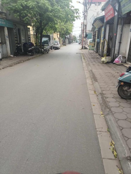Bán nhà Ngô Xuân Quảng, ngõ nông, thông, ô tô vào nhà 76m - Giá nhỉnh 6 tỷ
