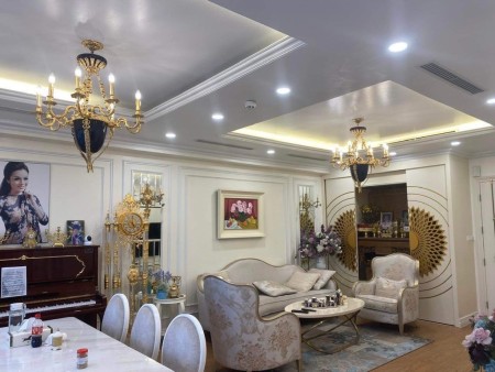 Cần bán căn hộ chung cư mặt phố Thái Hà, Đống Đa, Hà Nội
