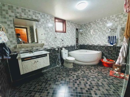 Bán nhà 3 tầng, 50m2 phố gia quất, oto đỗ cửa, nhà đẹp, ở sướng