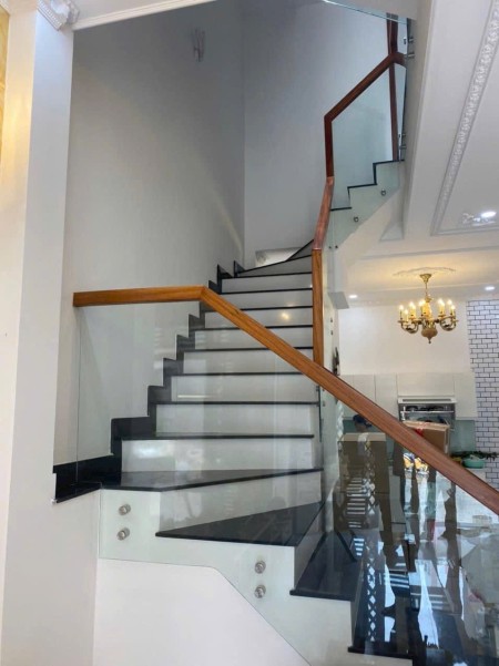 Nhà siêu đẹp, 1T2L 4PN 3WC, nội thất cơ bán. Hẻm ô tô thoáng mát ngay Linh Đông