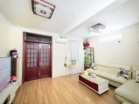 Người quen nhờ bán gấp nhà La Thành khu vực lõi Đống Đa 50M2 MT5M giá nhỉnh 5 tỷ