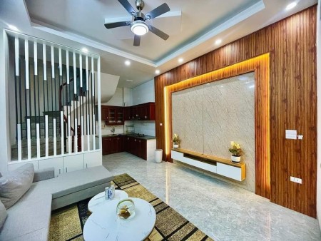 Cần bán căn nhà mặt phố Phú Đô, Nam Từ Liêm, 35M - 5 tầng, giá chỉ 5 tỷ, ô tô đỗ cách nhà 30M