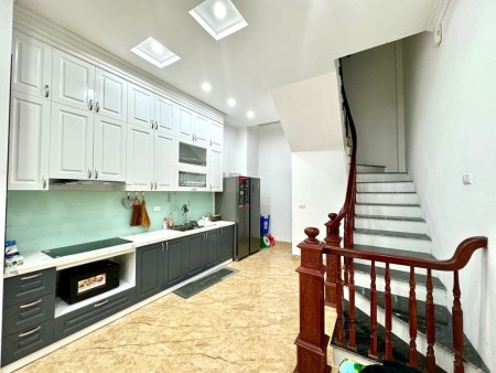 Bán nhà mới Ngõ Ngọc Thuỵ ngay gần trường Việt Pháp, gần Chợ, 39m2, MT 3.9m, chỉ 5.98 tỷ