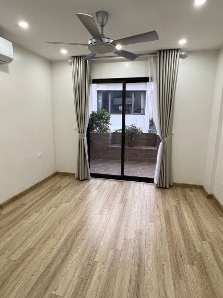 Bán nhà Nguyễn Chí Thanh, Đống Đa 6 tầng thang máy. MT 4,1m. 14,8 tỷ