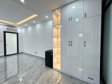 Nhà mới xây Tây Hồ 5 tầng thang máy ngõ thông ô tô tránh giá hơn 6 tỷ