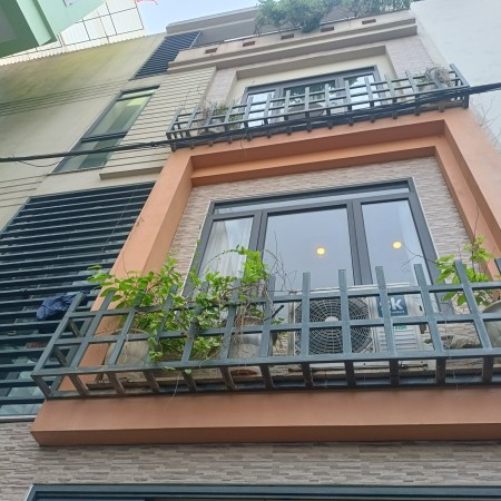 Cần bán căn nhà 123m2 xây 5 tầng, mt: 7,5m mặt phố Hoàng Cầu, quận Đống Đa, Hà Nội.