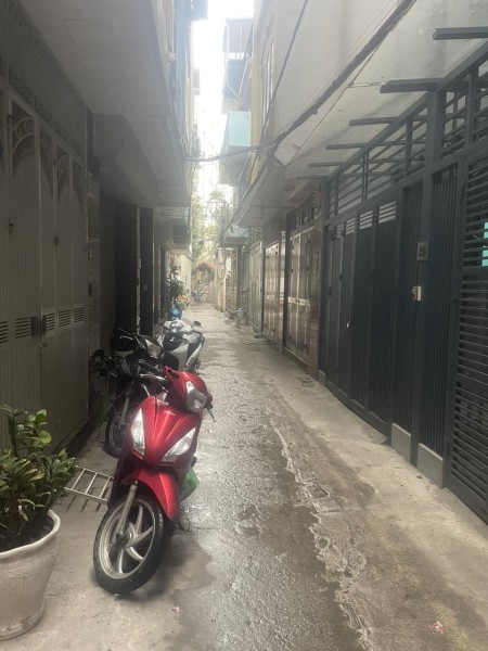 Bán nhà gần chợ Ngọc Thuỵ, Long Biên, diện tích 40m2, 3 tầng, gần oto, nhà dân xây, giá: 4.3 tỷ