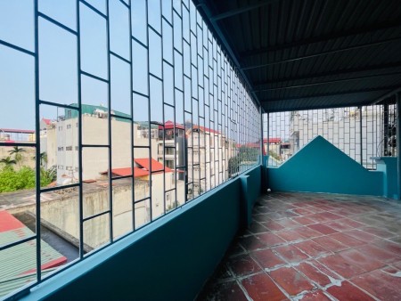 Cần bán nhà Võ Chí Công, Tây Hồ 5 tầng 30m2 MT3m chỉ 5,2 tỷ