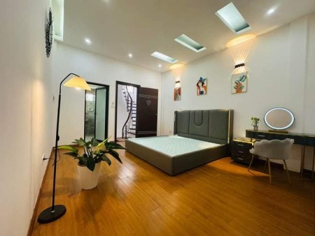 Bán Nhà Phố Đại La, Hai Bà Trưng 30m, 5 tầng, mt 4.1m, giá 4.95 tỷ.