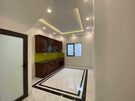 Bán nhà Thạch Bàn Cổ Linh 45M 4 tầng có sân rộng giá 4,69 tỷ