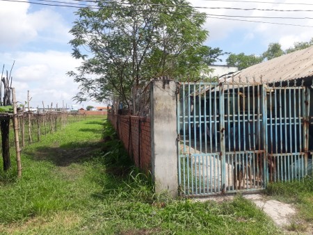 Đất sổ hồng chính chủ, có điện nhà nước, nước giếng khoan, có nhà và phòng trọ đang cho thuê