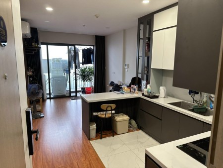 Cho thuê căn hộ 1PN+1 full nội thất đẹp, View bể bơi thoáng đãng giá 8tr rẻ nhất Vinhomes Smart City