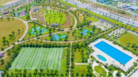 Biệt thự kênh đào đối diện club house công viên