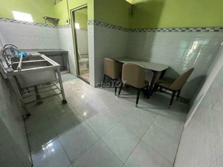 Nhà 5X26 mặt tiền đường lớn, sân đậu ô tô, 2PN. Thích hợp ở + Làm VP, kho chứa hàng