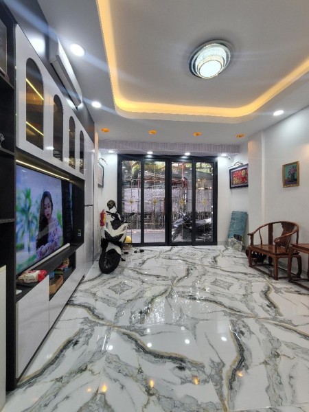 Bán nhà mặt tiền đường Cầm Bá Thước, khu vực VIP, hiếm nhà bán, diện tích 40m2, giá 10.8 tỷ.