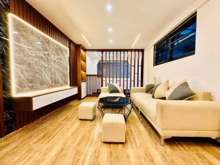 Bán Nhà Gần Đường Đông Thiên, Hoàng Mai 31m, 5 tầng, mt 3.2m, giá 4.55 tỷ.