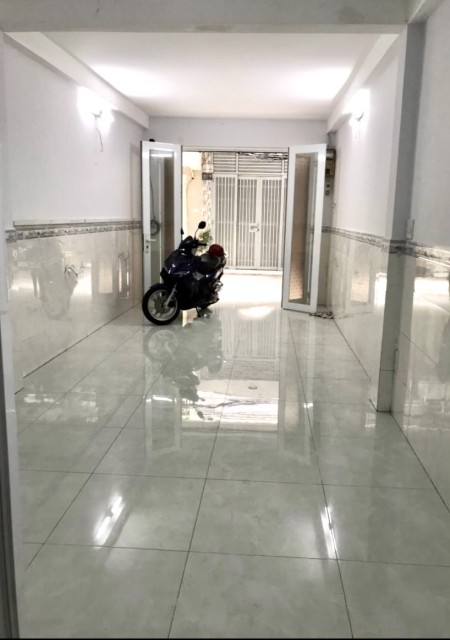 Bán nhà 2 lầu hẻm xe hơi Hoàng Diệu P8 Q4 nhà trống giao ngay