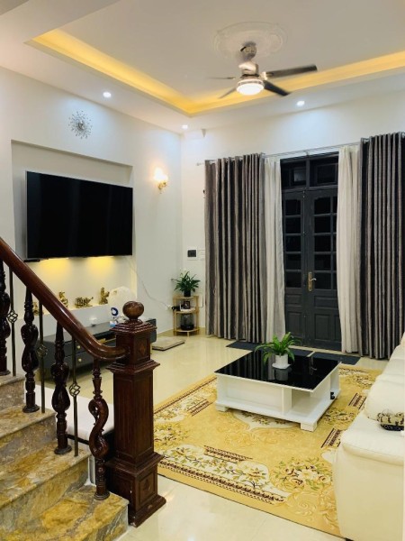 Bát Khối vị trí đắt địa, gara ô tô, 97M2 - 12.5 tỷ