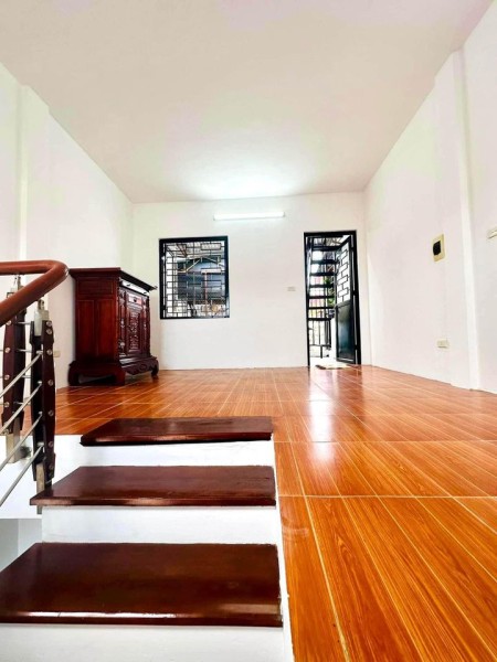 Chủ cần bán gấp Lạc Long Quân Tây Hồ 36m2 5.9 tỷ nhà mới xây full nội thất
