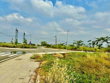Đang kẹt tiền kinh doanh cần bán gấp lô đất ngay KDC Đức Hòa Đông, 90m2, SHR