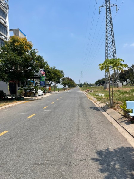 Bán nhà nghỉ mặt tiền đường 16m. Khu dân cư Phong Phú 4 Bình Chánh. Tặng giấy phép kinh doanh. 100m2