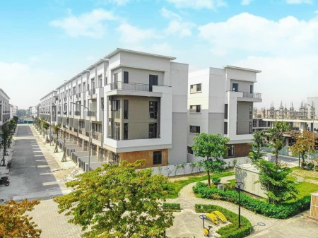 Đầu tư ngay!nhà phố 4 tầng kinh doanh, cho thuê được ngay, giá hơn 4 tỷ. LH0981982683