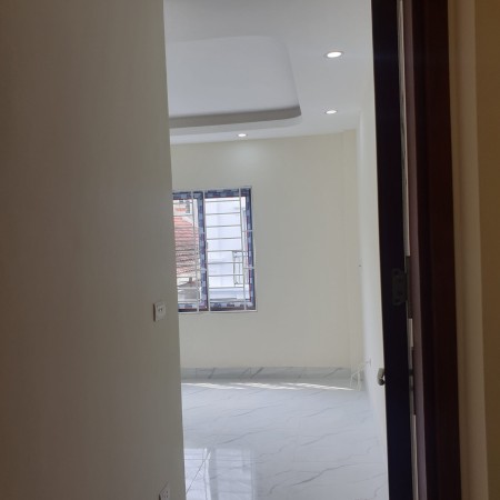 2 tỷ 700 morning vào tận gara. - Diện tích: 47 m2 - Mặt tiền: 3.9 m - Liên hệ: 0963-834-581