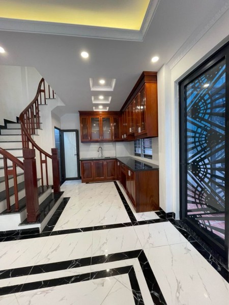 Bán nhà Yên Duyên, tiện ích xung quanh đầy đủ, chỉ việc xách đồ đến ở, 4,35 tỷ