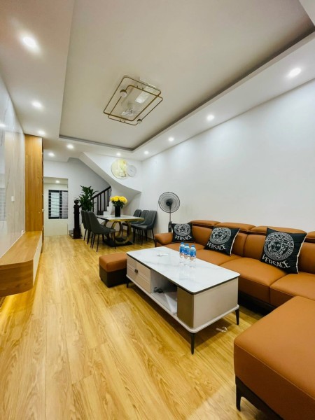 Bán Căn Hộ Phố Thanh Nhàn, Hai Bà Trưng 90m, 3 tầng, giá 3.45 tỷ.