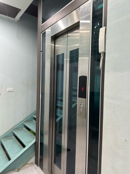 4,6 Tỷ - NHÀ MỚI - THANG MÁY - 5 Tầng - 43M2 - THẠCH BÀN - Ô TÔ ĐỖ CỬA - KINH DOANH XUẤT SẮC!!!