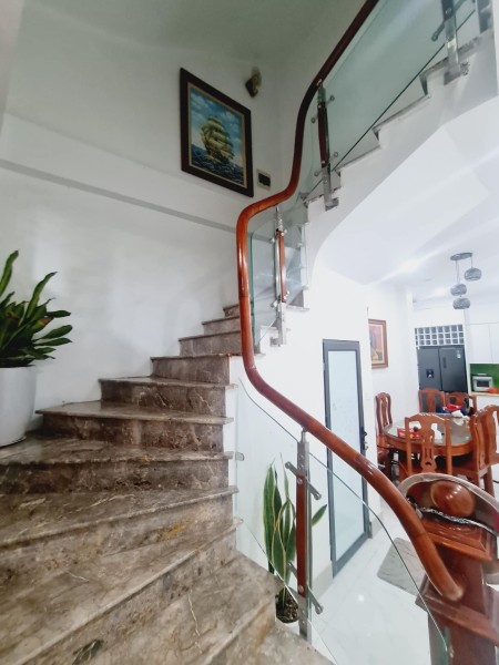 Hạ chào! Dương Khuê, nhà thiết kế cực đẹp, khu dân trí cao, 5m ra Ô TÔ tránh, 52 m, chỉ 8,5 tỷ