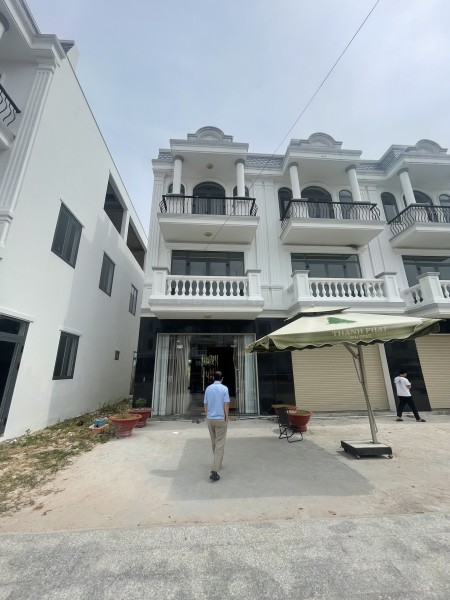 Chủ ngộp giảm 300tr bán gấp nhà liền kề mặt tiền đường 25m dự án chuẩn chỉnh đã có sổ tại Bàu Bàng