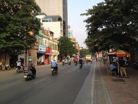 Cho thuê nhà vị trí cực đẹp mặt phố Nguyễn Thái Học 130m2, MT 6m, giá chỉ 100tr