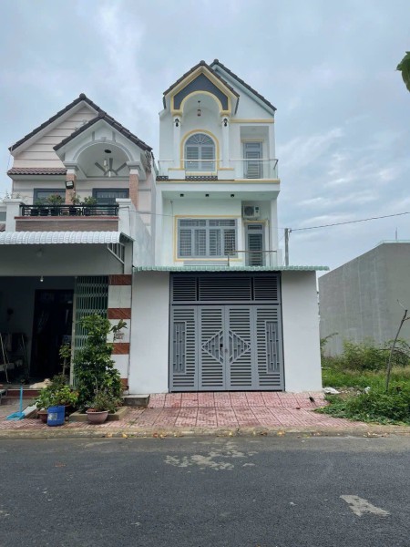 Chính chủ bán nhà 2 lầu 1 trệt Lavender chỉ 2550tr