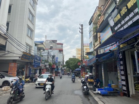 Bán nhà 4 tầng, mặt phố, đối diện bệnh viện giá 11 tỉ MTG