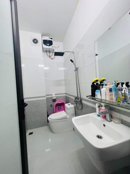 Bán Nhà Tu Hoàng 35m2 5 Tầng MT 4m 2,8 tỷNhà nằm vị trí trên phố Tu Hoàng, cách ga Nhổn, QL 32,