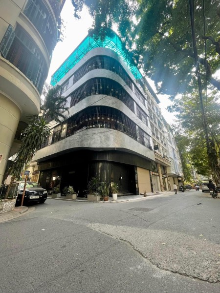 Cho thuê nhà MP Huỳnh Thúc Kháng: 60m2 x 2 tầng, MT: 4,5m, thông sàn, riêng biệt, đoạn đẹp Giá 30tr