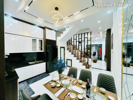 VỊ TRÍ: Nhà trong ngõ 30m ra đường ô tô, đường trước nhà thoáng.
