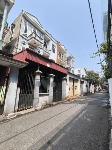 Bán nhà Ngọc Thuỵ, 55m2, 3 tầng, giá 6,5 tỷ.