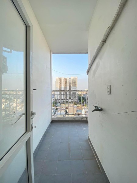 Cho thuê chung cư 312 Lạc Long Quân - Quận 11 2pn 8tr 70m2. Nhà trống, căn góc cực thoáng
