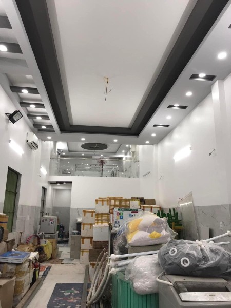 Cho thuê nhà cấp 3, 1T1gác lửng bê tông lót gạch bông.